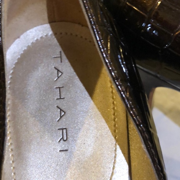 Tahari high heeled pumps, leather, size 9 - Picture 2 of 11